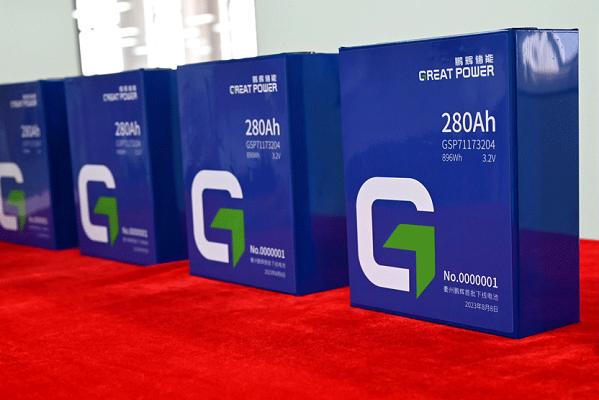 總投資135億元！鵬輝能源衢州儲能電池項目首批產品下線