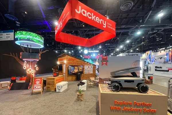 重新定義光充戶外電源概念！華寶新能光充火星機器人開年首秀