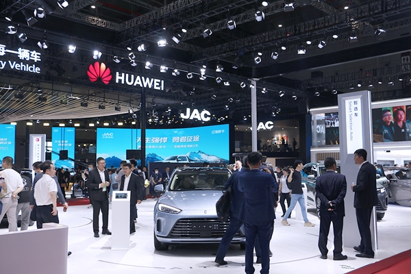 一邊制裁一邊采購?6月動(dòng)力電池出口有企業(yè)同比增長(zhǎng)超百倍