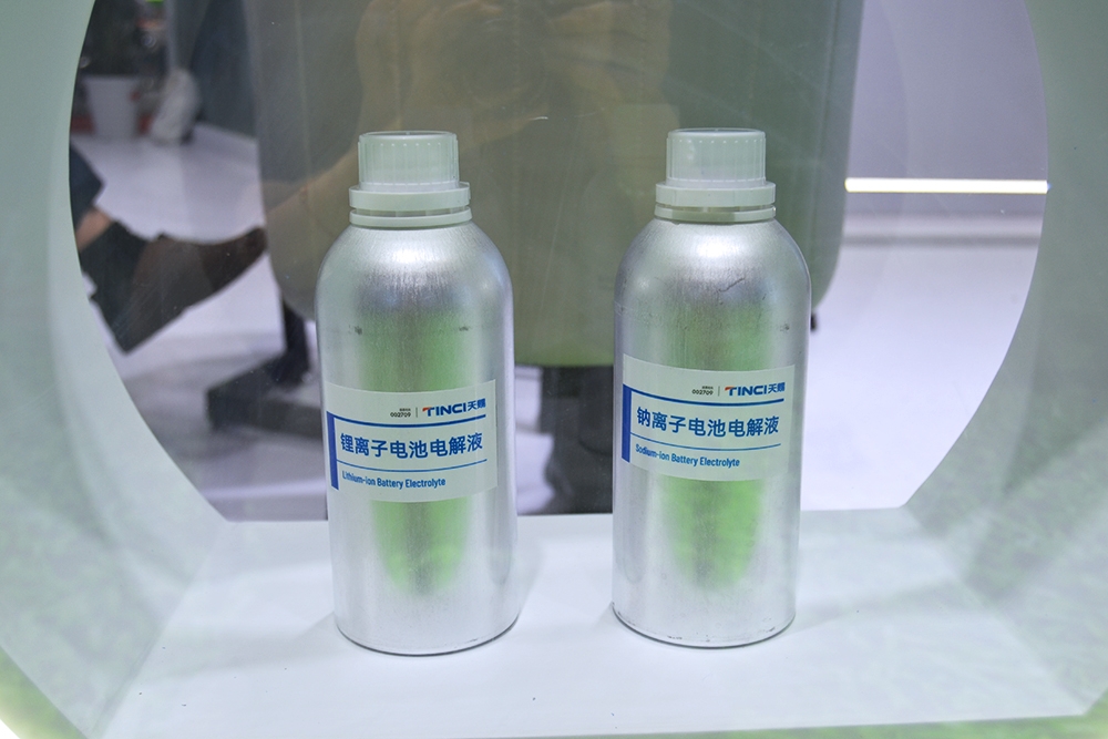 【電解液周報】兩大年產20萬噸電解液項目投產！6月中國電解液產量近11萬噸