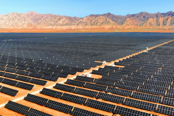 “萬(wàn)站沐光”項(xiàng)目啟動(dòng) 中國(guó)石化計(jì)劃3年新建10000座光伏站