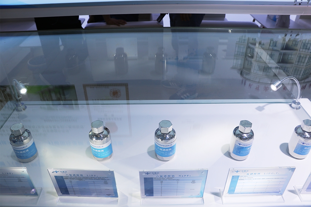 【電解液周報(bào)】20萬(wàn)噸電解液項(xiàng)目沖刺投產(chǎn)!六氟磷酸鋰價(jià)格告別暴漲暴跌模式