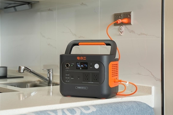 助力科研場(chǎng)景超長(zhǎng)電力續(xù)航 華寶新能電小二產(chǎn)品亮相《新聞聯(lián)播》