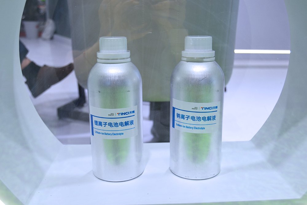 天賜材料電解液產(chǎn)能約85萬噸 六氟磷酸鋰技改項目手續(xù)正在申辦