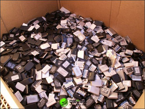 一塊手機電池污染6萬升水環(huán)保之路任重道遠(yuǎn)