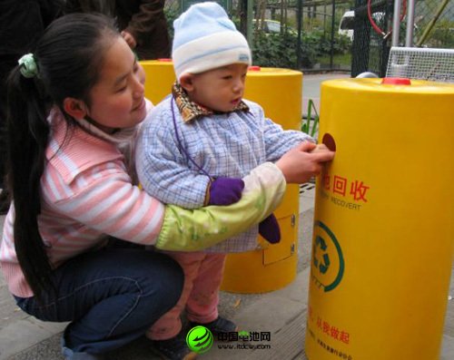 一塊手機電池污染6萬升水環(huán)保之路任重道遠(yuǎn)