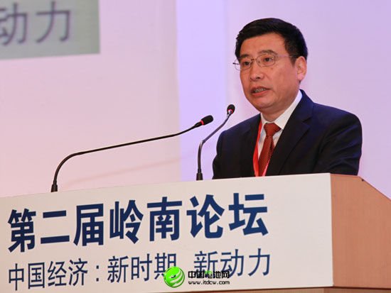 “第二屆嶺南論壇”于2013年3月31日在廣州舉行。上圖為工業和信息化部部長、黨組書記苗圩。(圖片來源：新浪財經 梁斌 攝)