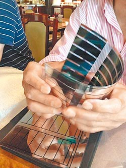 旅美臺商推新式太陽能電池貼窗戶上能發(fā)電