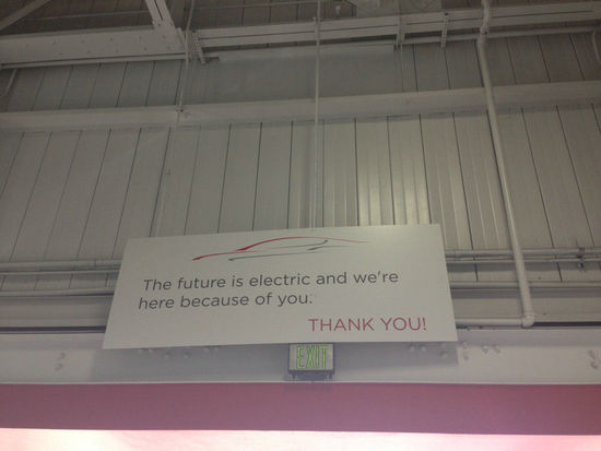 獨(dú)家探訪Tesla工廠：未來是電動(dòng)時(shí)代