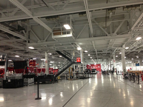 獨(dú)家探訪Tesla工廠：未來是電動(dòng)時(shí)代