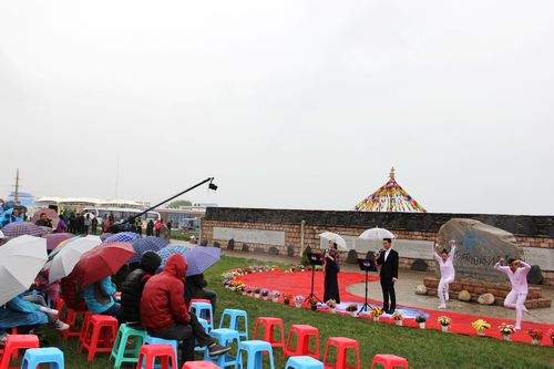 首屆環青海湖(國際)電動汽車挑戰賽從湟源駛入青海湖 