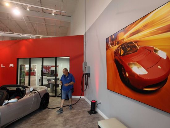  特斯拉：從瀕臨破產到股價飆升1000%的心路歷程