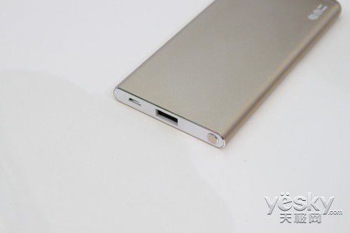 iPhone6移動電源唱主角 電小二參展高交會