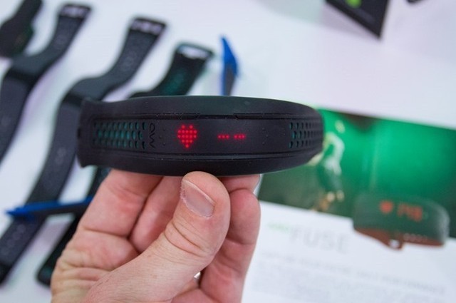 Moto蘋(píng)果難加冕 2014智能穿戴年終回顧 