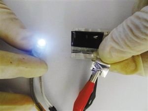 江西研發新型電池薄如紙可任意彎曲