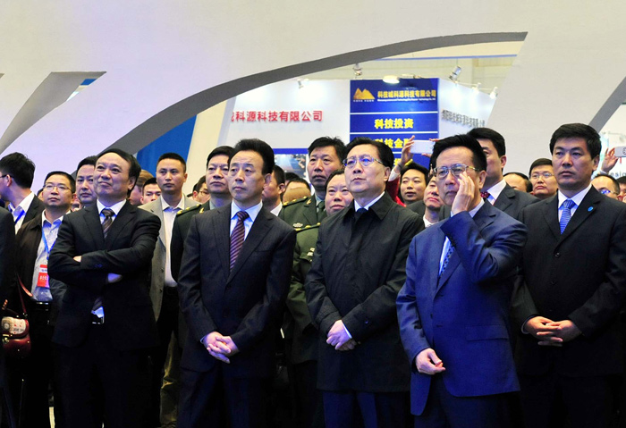 2015年四川新能源車產(chǎn)業(yè)技術(shù)創(chuàng)新重點(diǎn)推進(jìn)六項(xiàng)工作