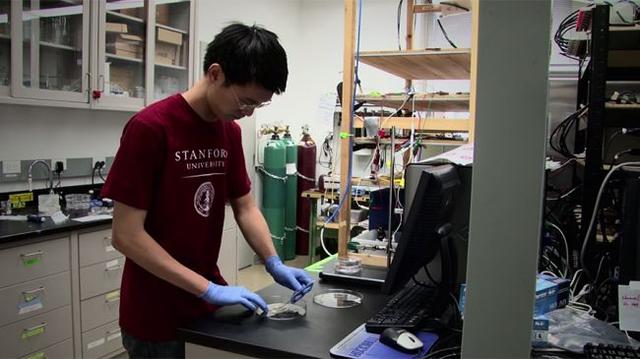 智能手機電池的未來：更輕更小充電速度更快