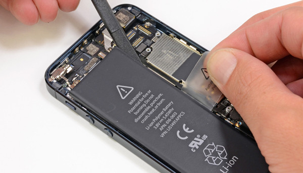手機空間的狹小使電池容量提升非常困難