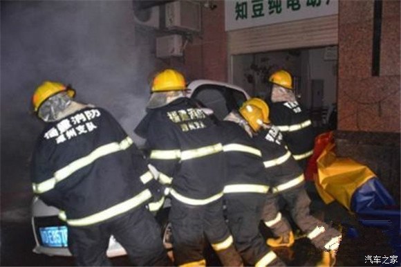 疑似知豆電動車自燃凸顯低速電動車危機1