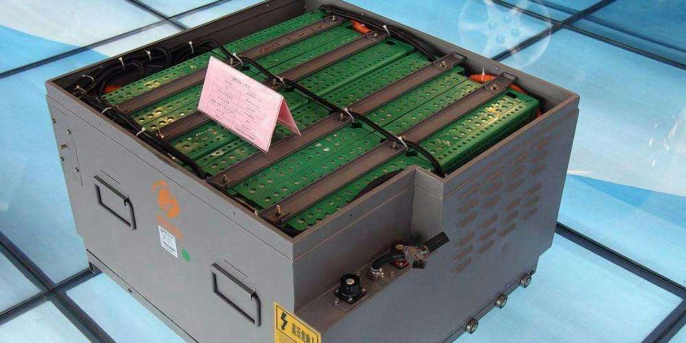 固態電池“中場戰事”：豐田向左，大眾向右？