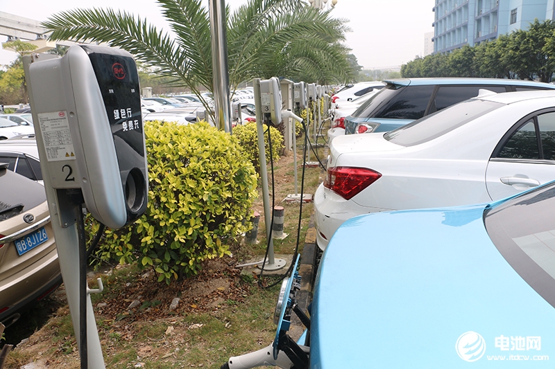 全國(guó)充電基礎(chǔ)設(shè)施累計(jì)約495萬(wàn)臺(tái) 年內(nèi)樁車增量比1:2.6