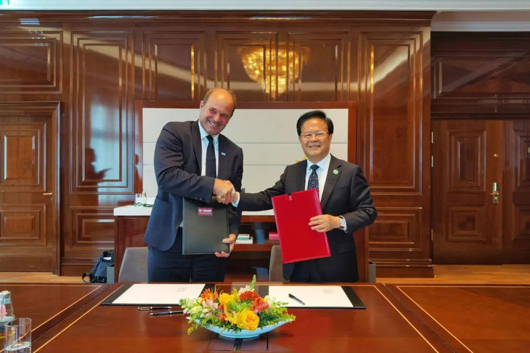 促進汽車產業電動化轉型 發改委與三家德國車企簽署合作意向書