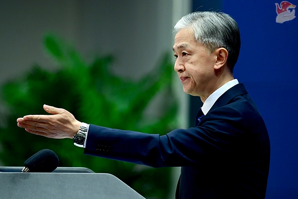 汪文斌:給中國新能源產業扣上“產能過剩”的帽子,是保護主義的表現