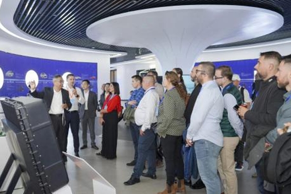 斯洛伐克總理菲佐到訪國軒高科 就擬投建工廠等進行深入探討