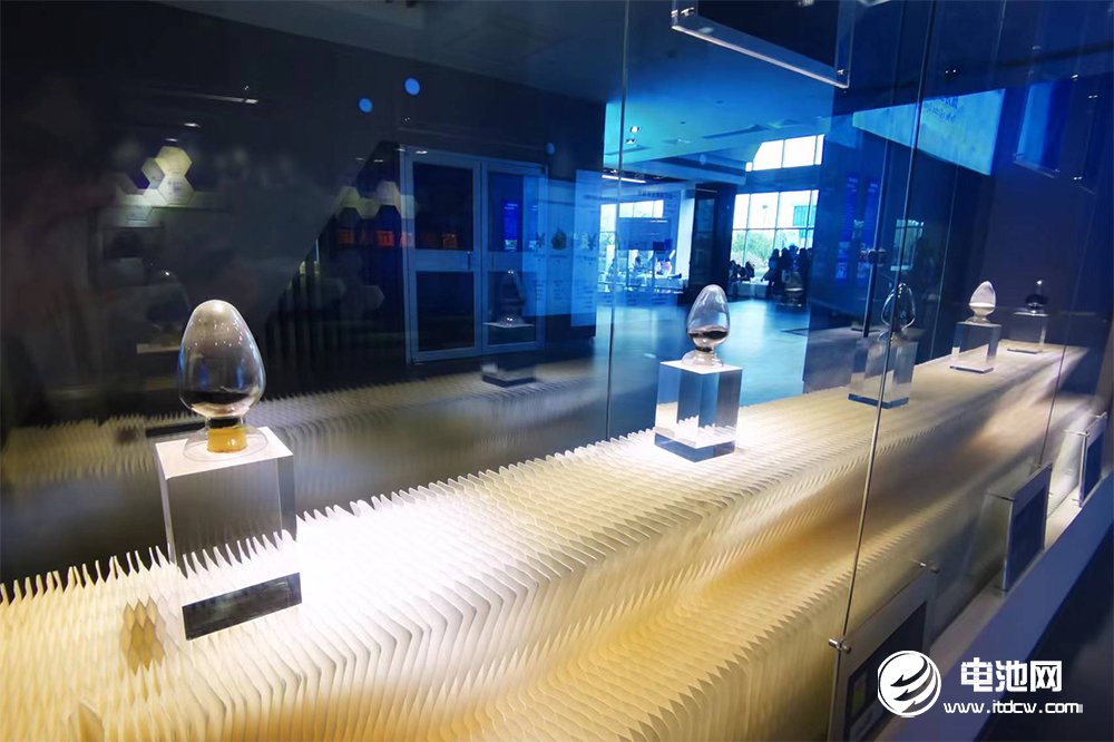 磷酸鐵“穩(wěn)”字當(dāng)頭，5月或?qū)⑸儯?></a></dt>

                <dd><a href="http://m.gdsxkw.cn/news/focus/050214O552025.html" target="_blank">磷酸鐵“穩(wěn)”字當(dāng)頭，5月或?qū)⑸儯?/a></dd>



              </dl>
<dl bosszone="jhRE1">



                <dt><a href="http://m.gdsxkw.cn/news/focus/050214O532025.html" target="_blank"><img src=