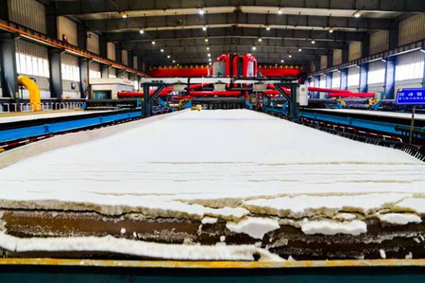 鹽湖股份向銀團申請不超18億元貸款 加碼年產4萬噸鋰鹽項目