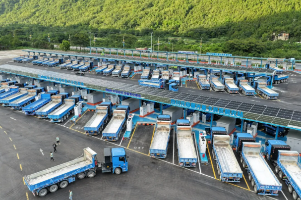 四川元啟星光重卡兆瓦超充站