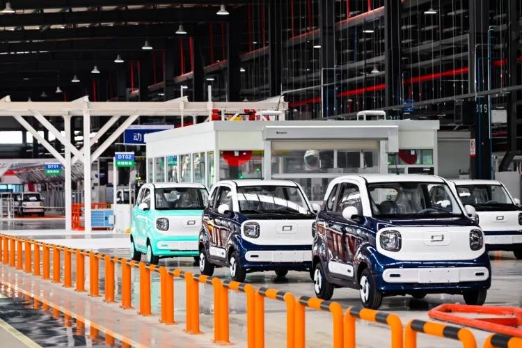 多領(lǐng)域頭部企業(yè)增資超85億 一汽奔騰將加速新能源轉(zhuǎn)型