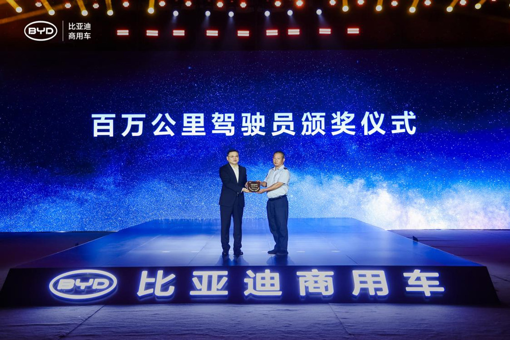 田春龍總為百萬公里車型駕駛員頒獎 田春龍總為百萬公里車型駕駛員頒獎