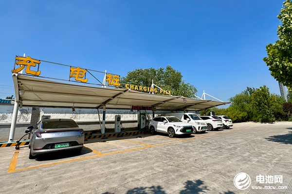 我國電動汽車充電基礎(chǔ)設(shè)施（槍）總數(shù)達1734.8萬個