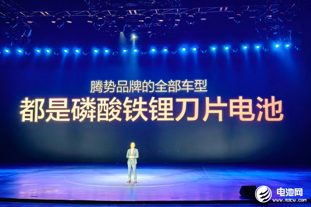 標(biāo)配磷酸鐵鋰刀片電池！大六座安全豪華SUV騰勢(shì)N8L預(yù)定下一個(gè)爆款？