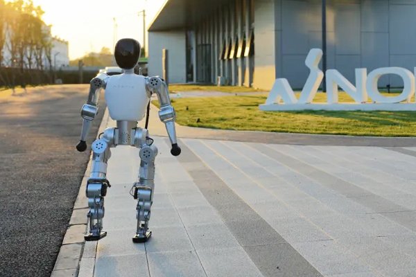 近5億！人形機(jī)器人公司松延動(dòng)力一月內(nèi)完成兩輪融資