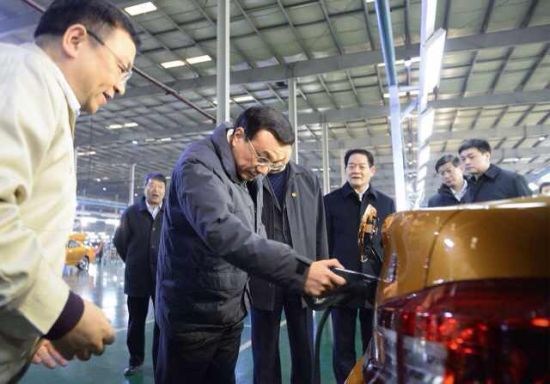 李克強(qiáng)考察電動(dòng)汽車研發(fā)：向污染宣戰(zhàn)！
