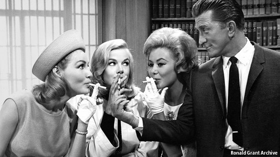 煙草行業(yè)前景黯然 電子煙或?yàn)樾鲁雎罚▓D）