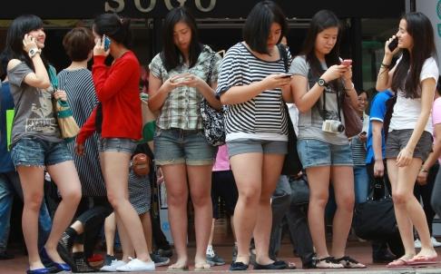 年輕人智能手機消費熱