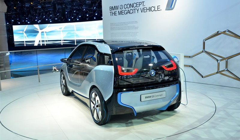 多數(shù)車企下調今年產(chǎn)銷目標 布局新能源車