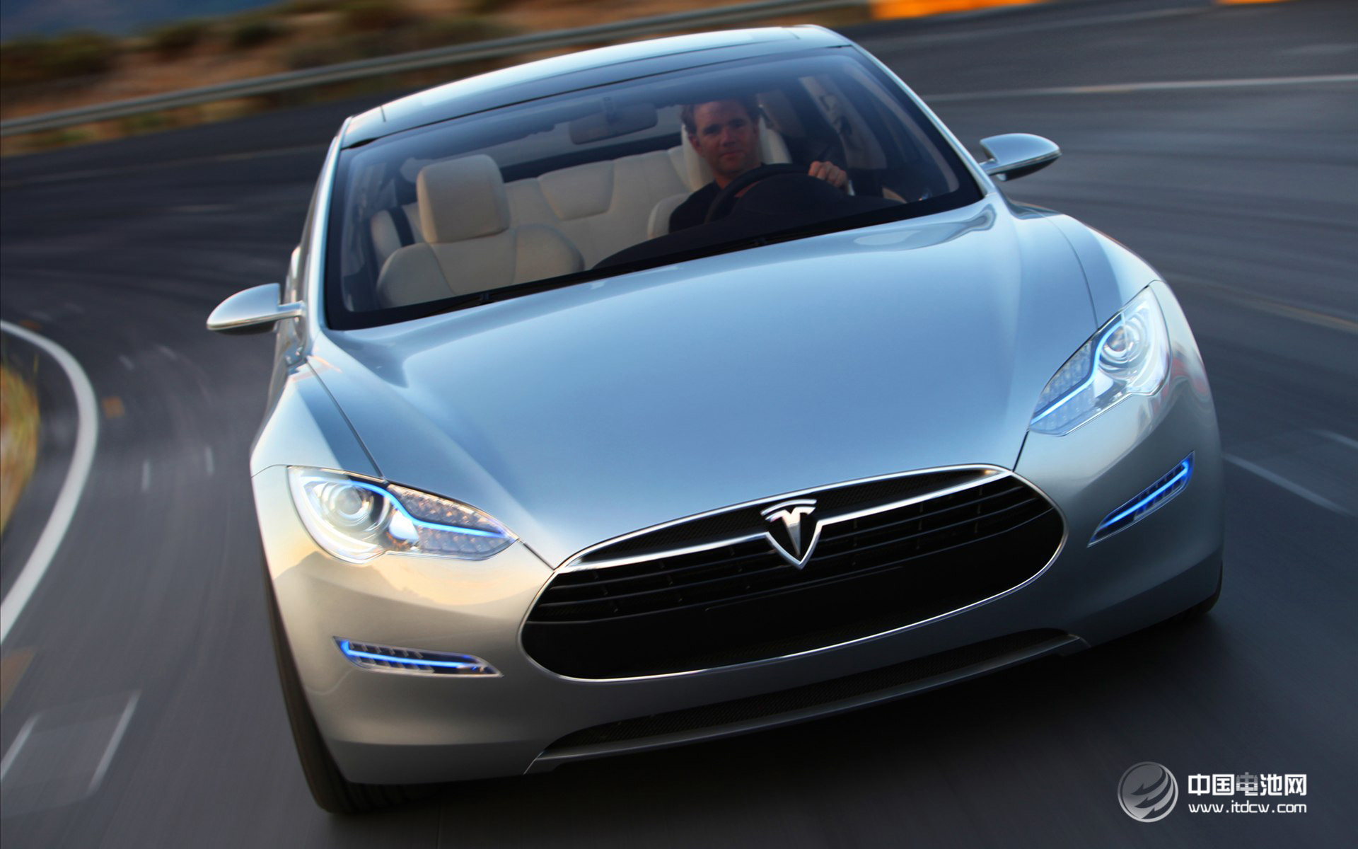 中石化確認(rèn)特斯拉要來談合作 或為充電樁