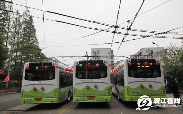 青年即充式純電動公交批量首批60臺投運上海