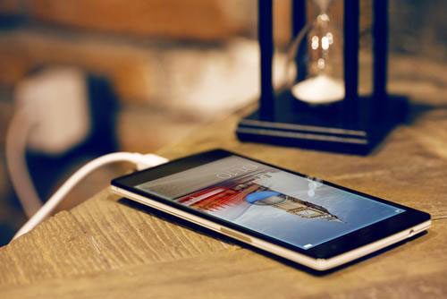 充電新技術五花八門 手機電池續航誰最給力？