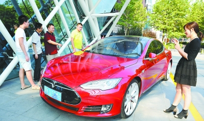 小米公司雷軍一人買了四輛 IT大佬為何鐘情特斯拉？