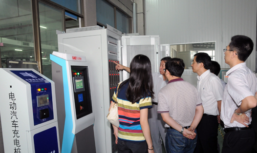 電動(dòng)汽車充電設(shè)施標(biāo)準(zhǔn)化建設(shè)調(diào)研組走訪易事特