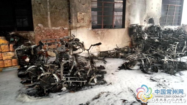 江蘇武進(jìn)世紀(jì)鳥廠成“火海”大量電動(dòng)車被燒毀