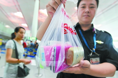 問題充電寶令機(jī)場“壓力山大” 一天能扣下近400件