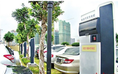 新能源車免購置稅首日探車市 電動車價格仍是一道坎