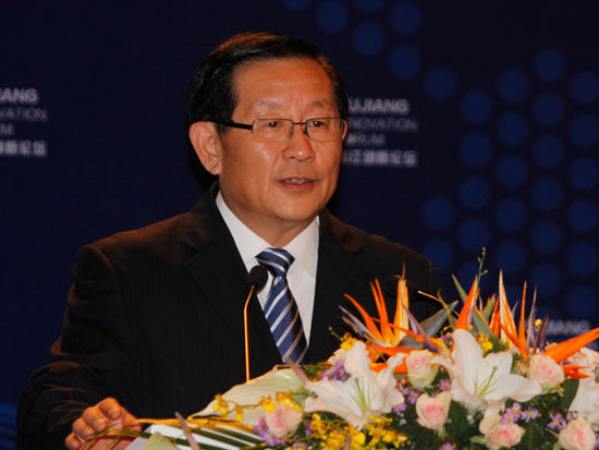 萬鋼提出四大舉措 加快新能源汽車業發展