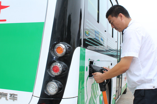 青島首輛直充電動(dòng)公交城陽開跑  里程可達(dá)80-100公里